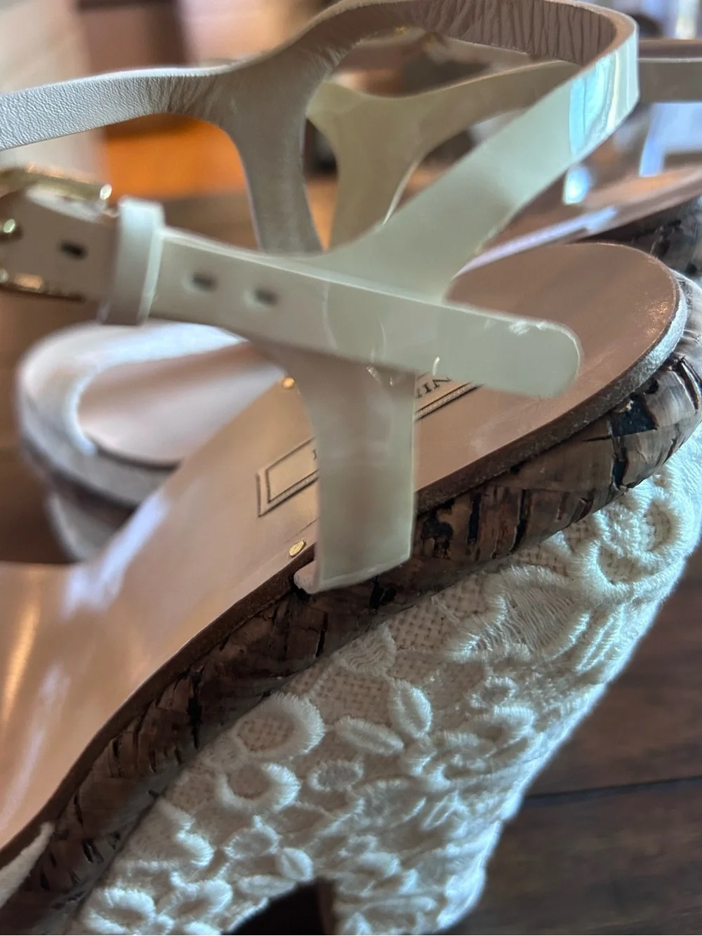 Nina Ricci NR18119 Ivory Floral Embroidered Platform Wedge Sandals Size 40 US 10